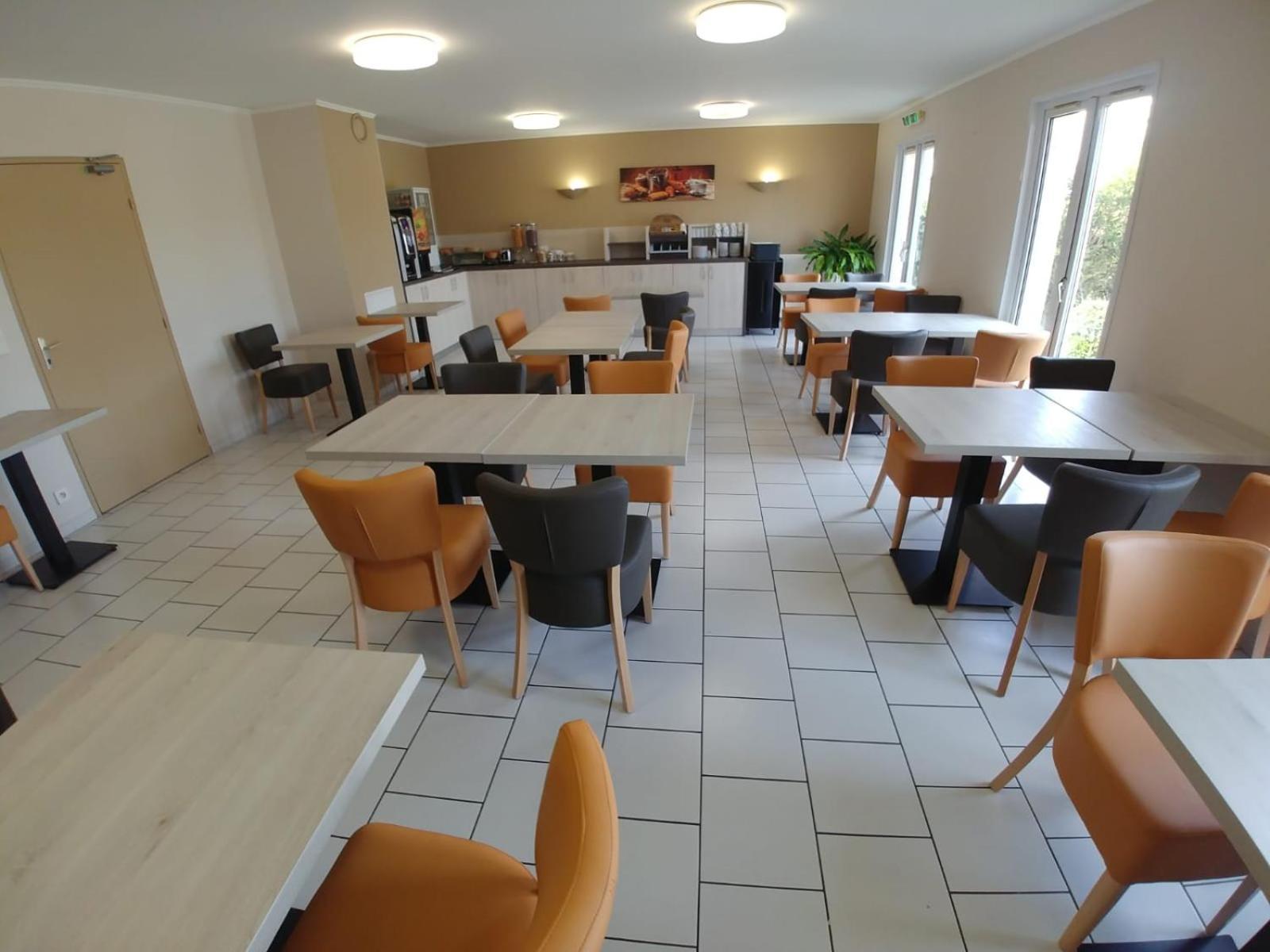 Hotel Altina Pacy-sur-Eure Екстер'єр фото