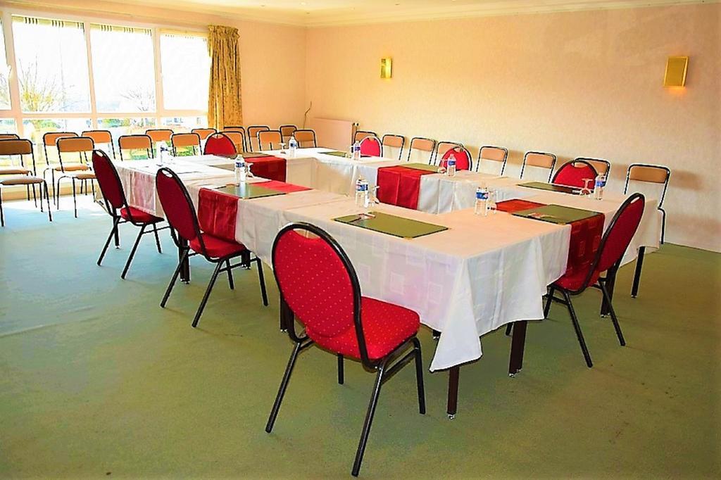 Hotel Altina Pacy-sur-Eure Екстер'єр фото