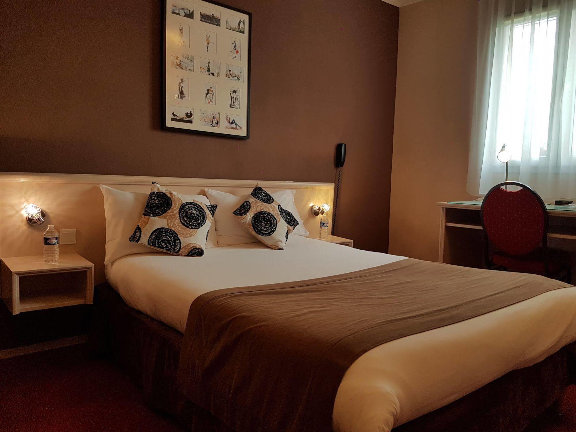 Hotel Altina Pacy-sur-Eure Екстер'єр фото