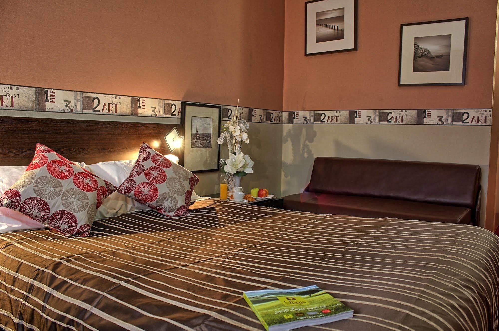 Hotel Altina Pacy-sur-Eure Екстер'єр фото