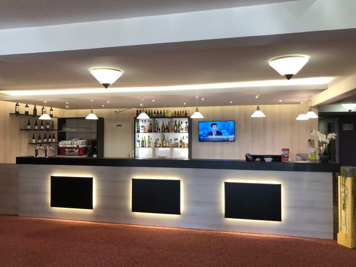 Hotel Altina Pacy-sur-Eure Екстер'єр фото