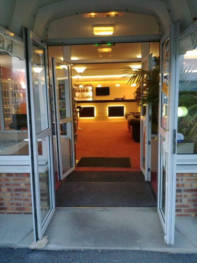 Hotel Altina Pacy-sur-Eure Екстер'єр фото