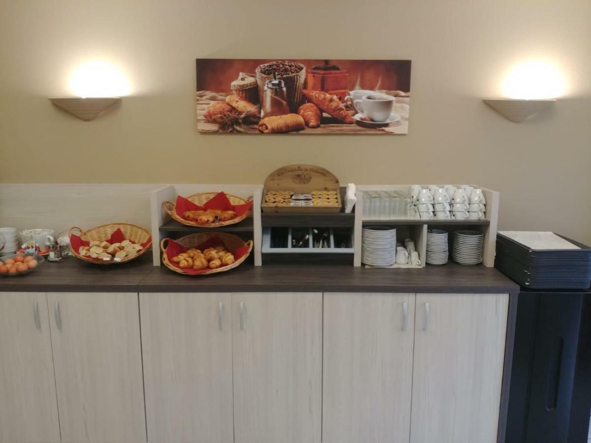 Hotel Altina Pacy-sur-Eure Екстер'єр фото