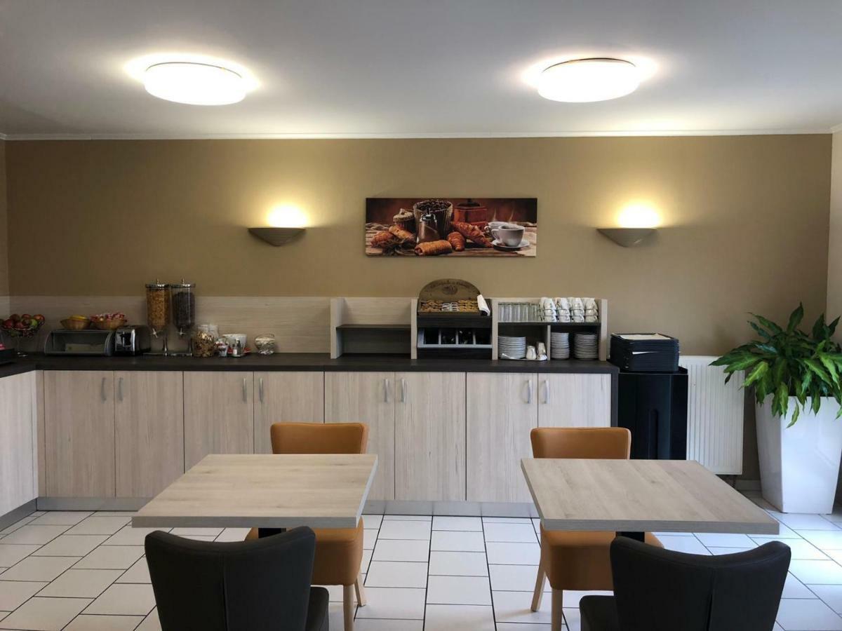 Hotel Altina Pacy-sur-Eure Екстер'єр фото