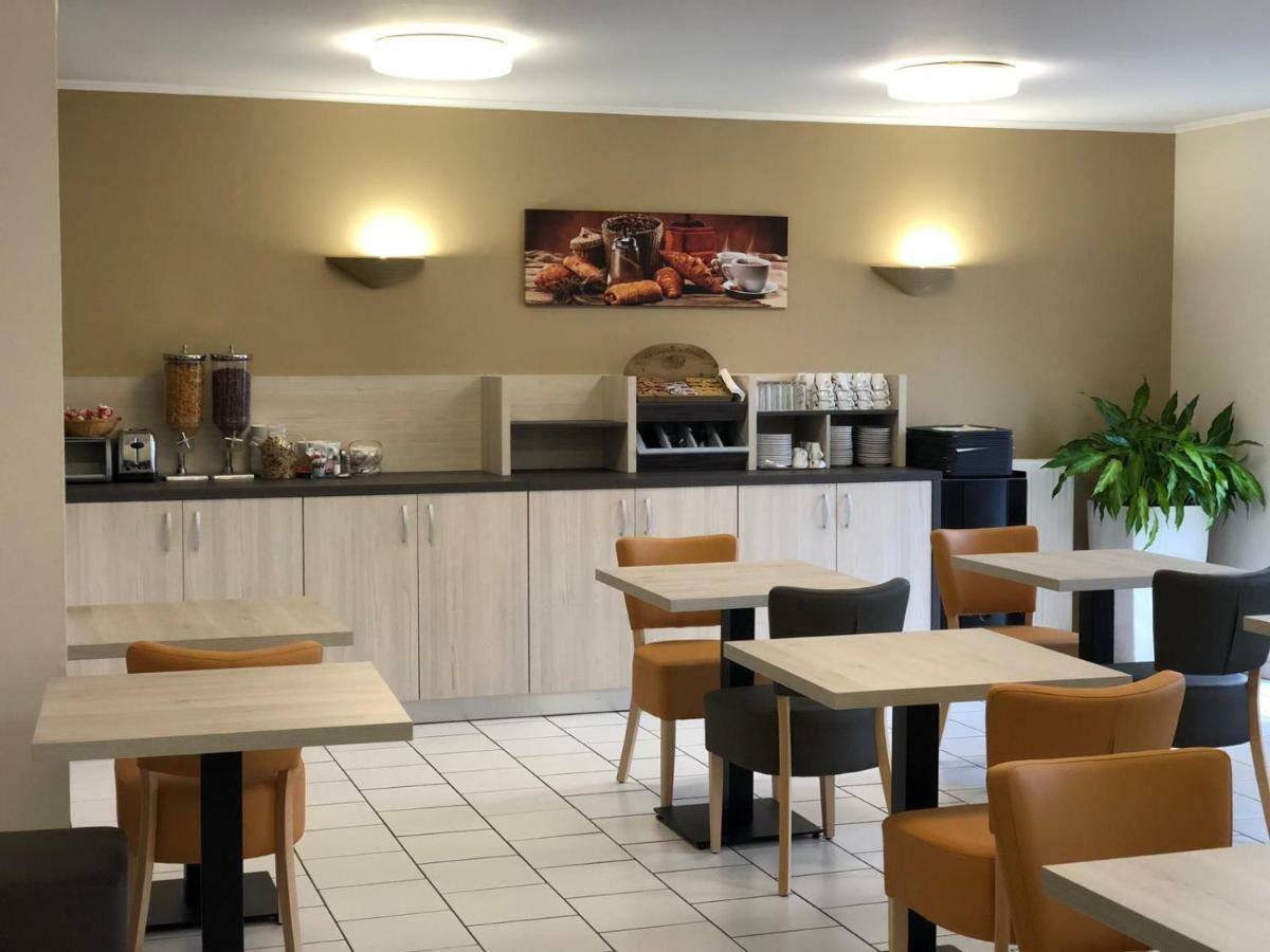 Hotel Altina Pacy-sur-Eure Екстер'єр фото
